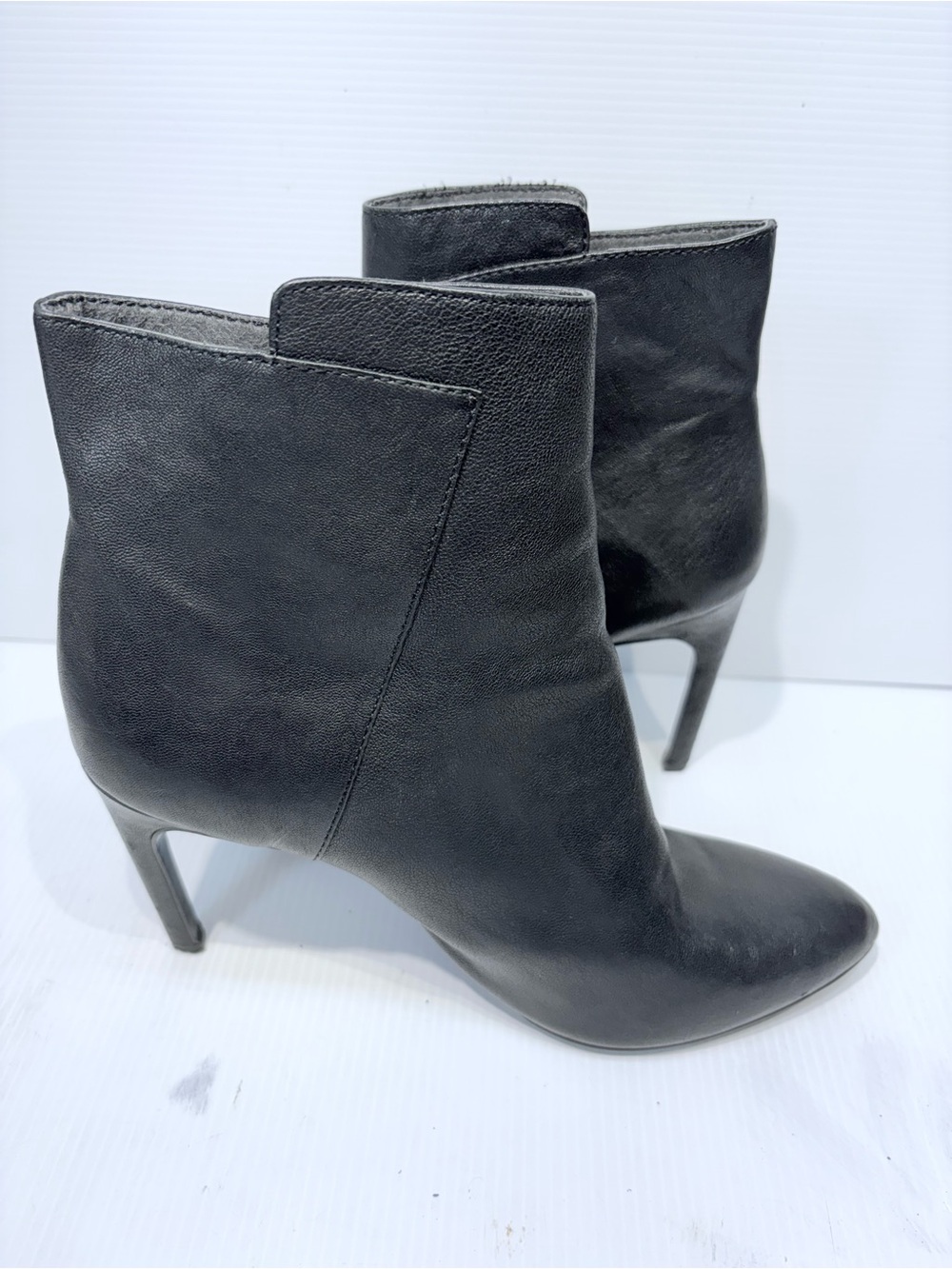 Vince Camuto Chantel Black Leather Stiletto Heel Pointed Ankle Booties - Size 7.
